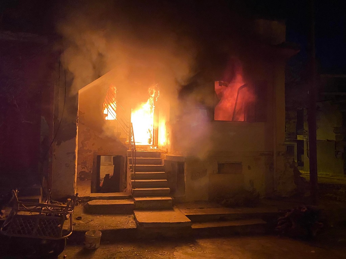 Φωτιά σε μονοκατοικία στην Ξηροκρήνη (φωτο + vid)
