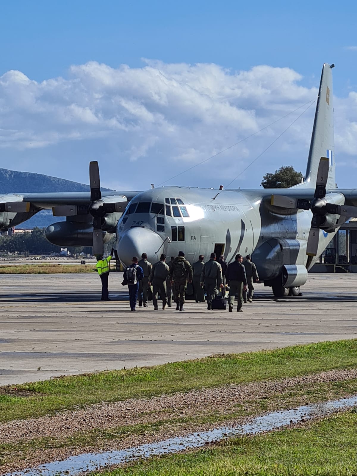 Αναχώρησαν τα αεροπλάνα με τη βοήθεια για την Ουκρανία