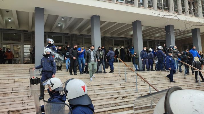 Αποχωρούν από τα δικαστήρια οι συλληφθέντες για την δολοφονία Άλκη (vid)