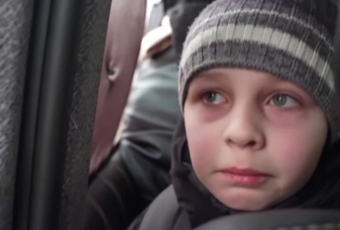 «Αφήσαμε τον μπαμπά στο Κίεβο» (vid)