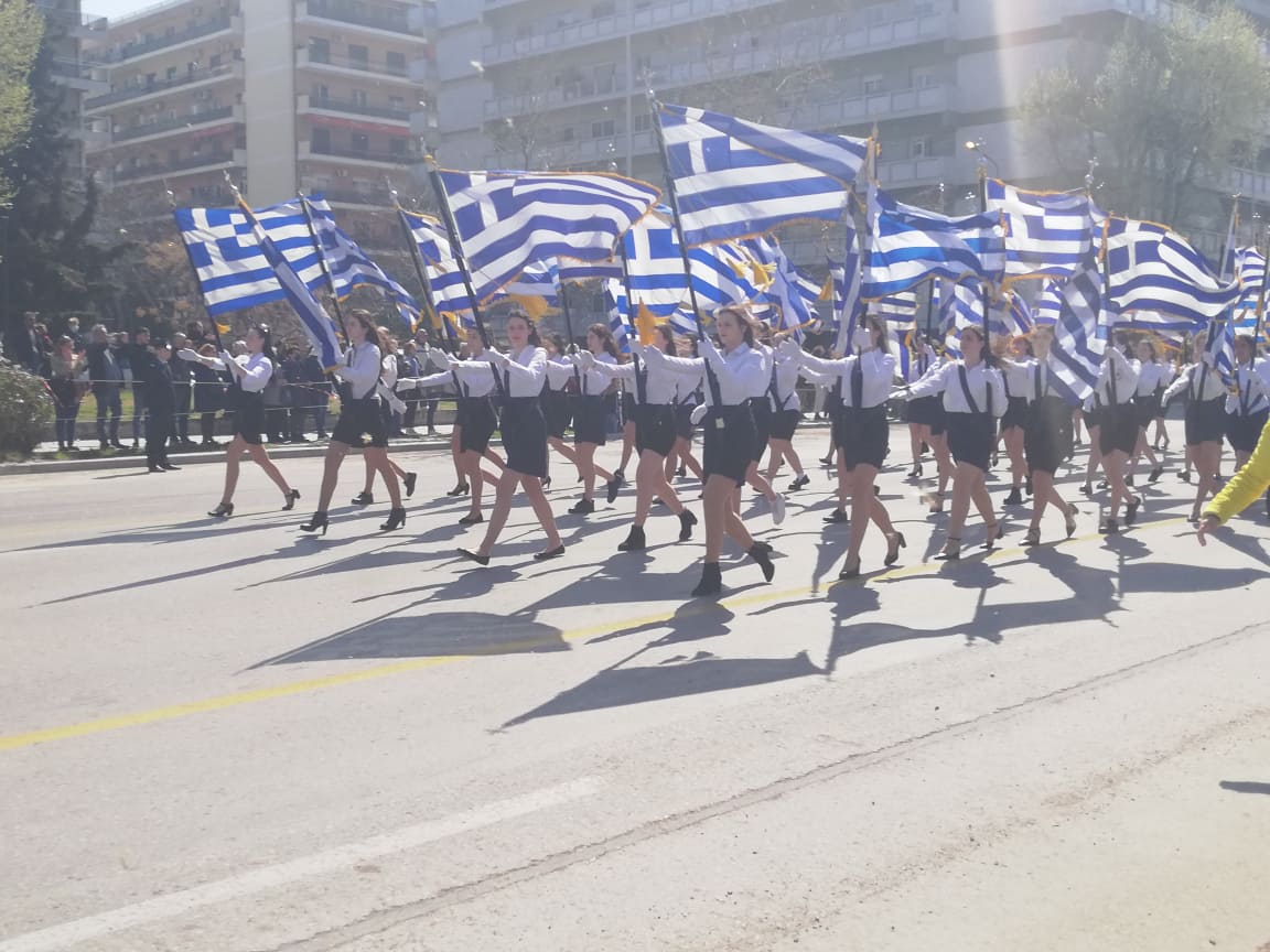 Θεσσαλονίκη: Ξεκίνησε η μεγάλη παρέλαση της 25ης Μαρτίου (φωτό+video)