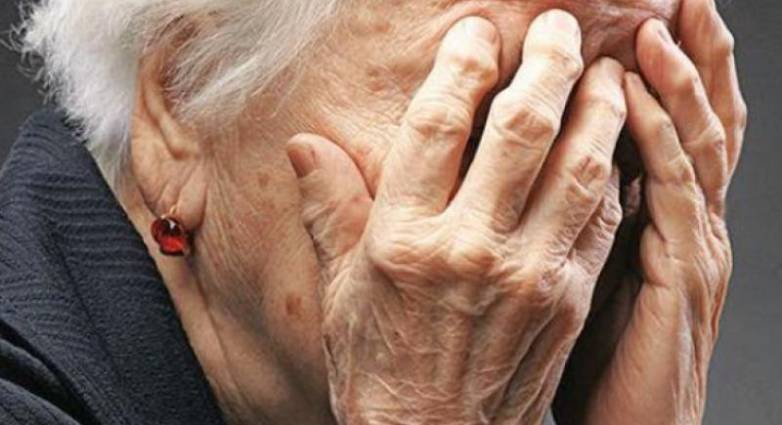 Χαλκιδική: Την αγκάλιασε και της άρπαξε τον σταυρό από τον λαιμό της