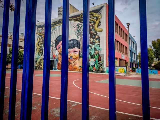 «Μελλοντικό βιαστή» χαρακτήρισε η δασκάλα στο Λουτράκι τον 6χρονο μαθητή που ήθελε να της δείξει την ζωγραφιά του (VIDEO)