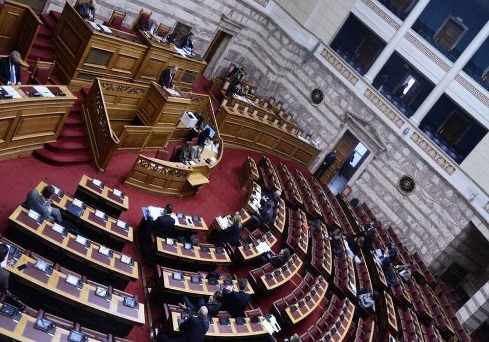 Πυρά της αντιπολίτευσης για την αύξηση του κατώτατου μισθού