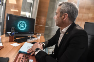 Στα γυρίσματα του «The Bricklayer» στο Δημαρχείο Θεσσαλονίκης ο Κ. Ζέρβας