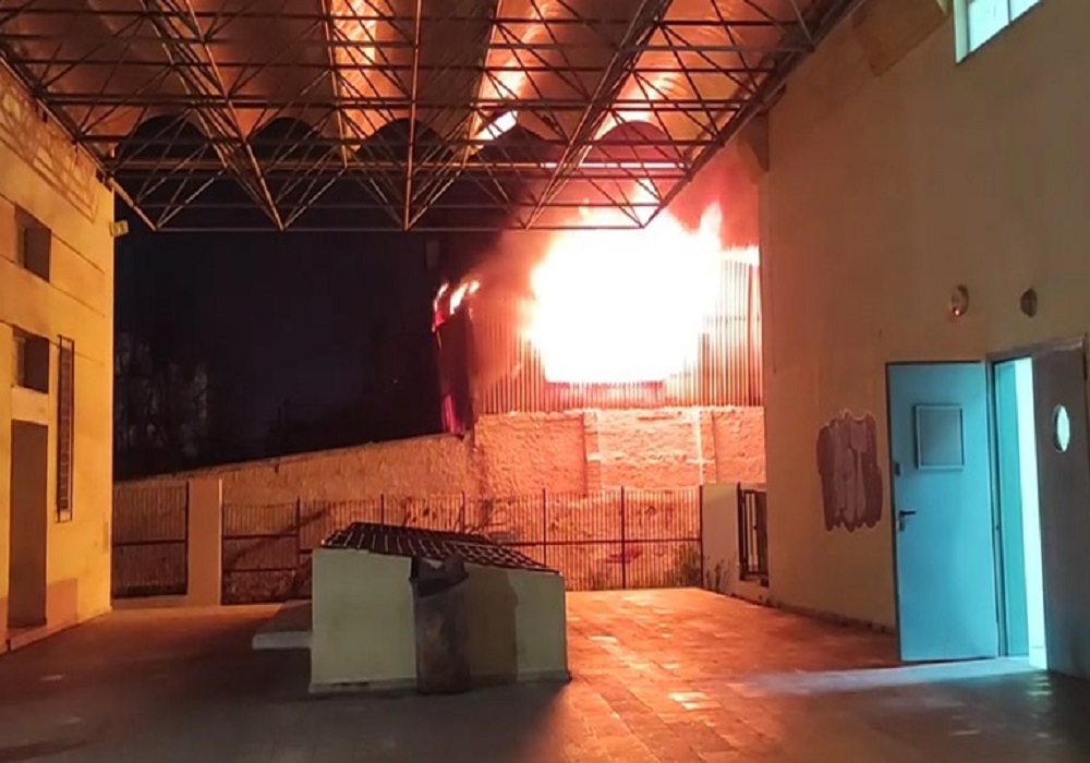 Πυρκαγιά σε αποθήκη ξυλείας στον Ταύρο