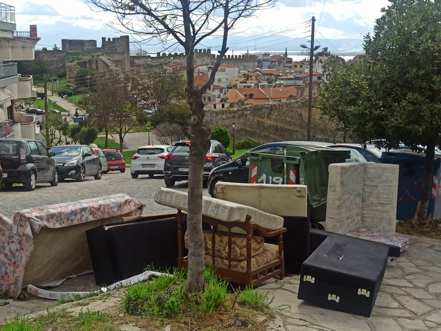 Εικόνες ντροπής στην Άνω Πόλη (pics)