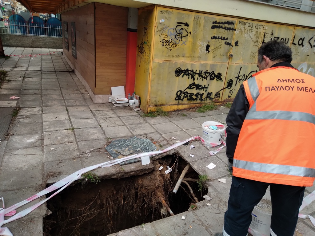 Θεσσαλονίκη: Εργαζόμενος έπεσε σε τρύπα 2 μέτρων