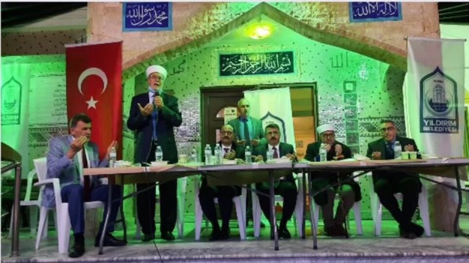 Αντιδράσεις για τη φωτογραφία βουλευτή του ΚΙΝΑΛ με τουρκική σημαία