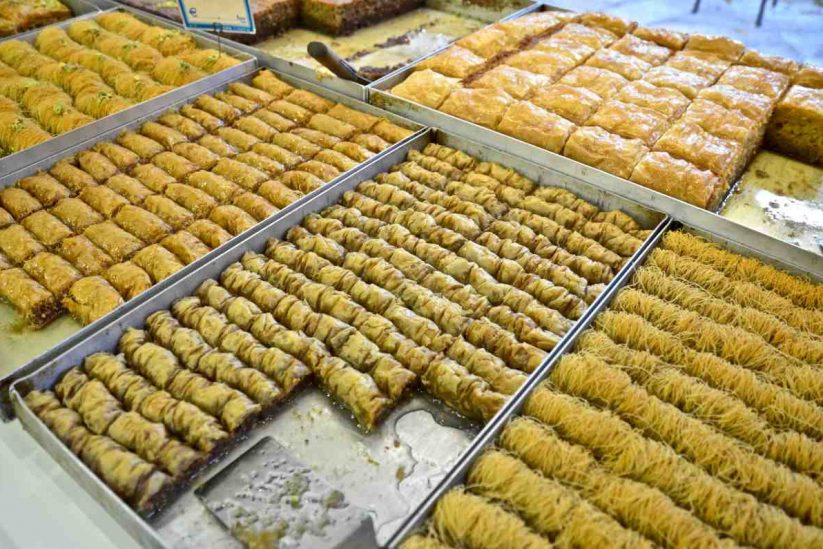 «Χρυσές» δουλειές έκαναν τα ζαχαροπλαστεία το Πάσχα