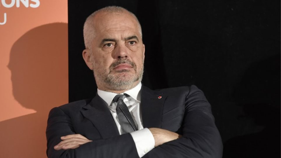 Τα γυρίζει ο Ράμα: Αστειευόμουν για το «λαθρεμπόριο» των εμβολίων