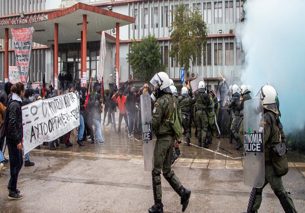 Επεισόδια στο ΑΠΘ: Δύο συλλήψεις – Τραυματίστηκε αστυνομικός