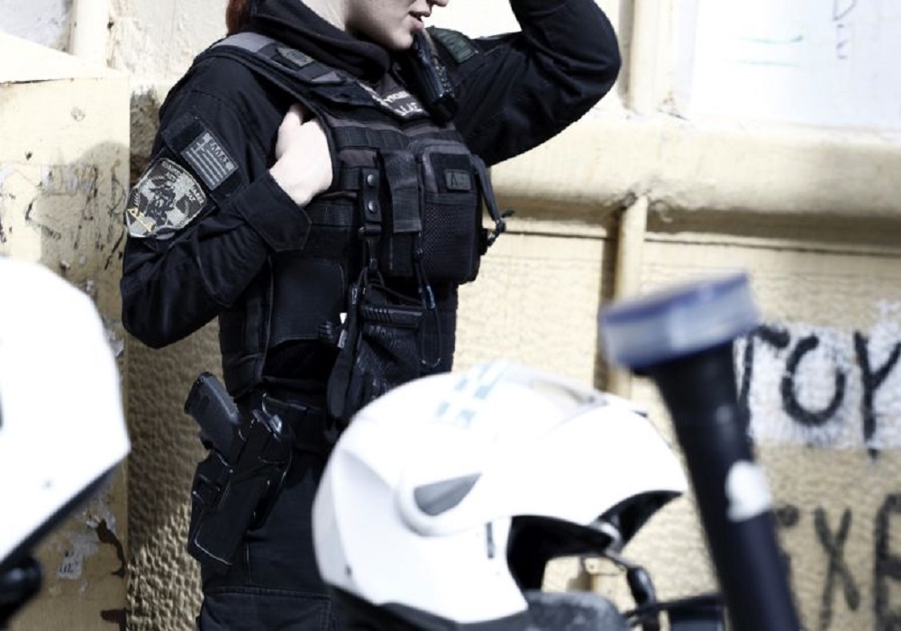 Βύρωνας: Έκλεψαν το όπλο αστυνομικού από το σπίτι του