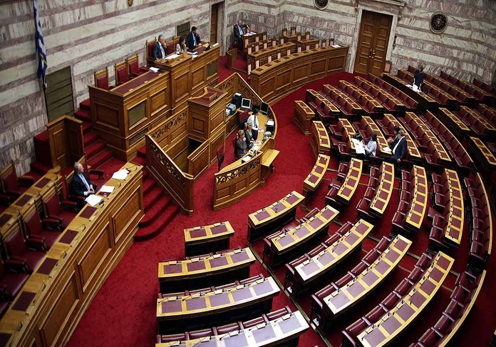 Υπερψηφίστηκε η επέκταση του Fuel Pass από τη Βουλή