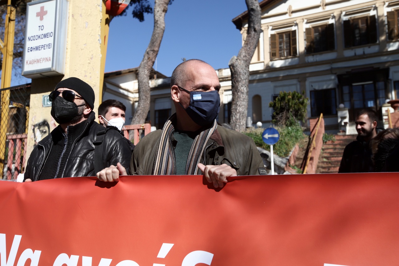 Βαρουφάκης: Ο ταξικός πόλεμος ζει και βασιλεύει