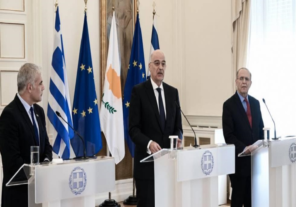 Δένδιας στην Τριμερή: H ρωσική εισβολή μας υπενθυμίζει την πληγή του Κυπριακού