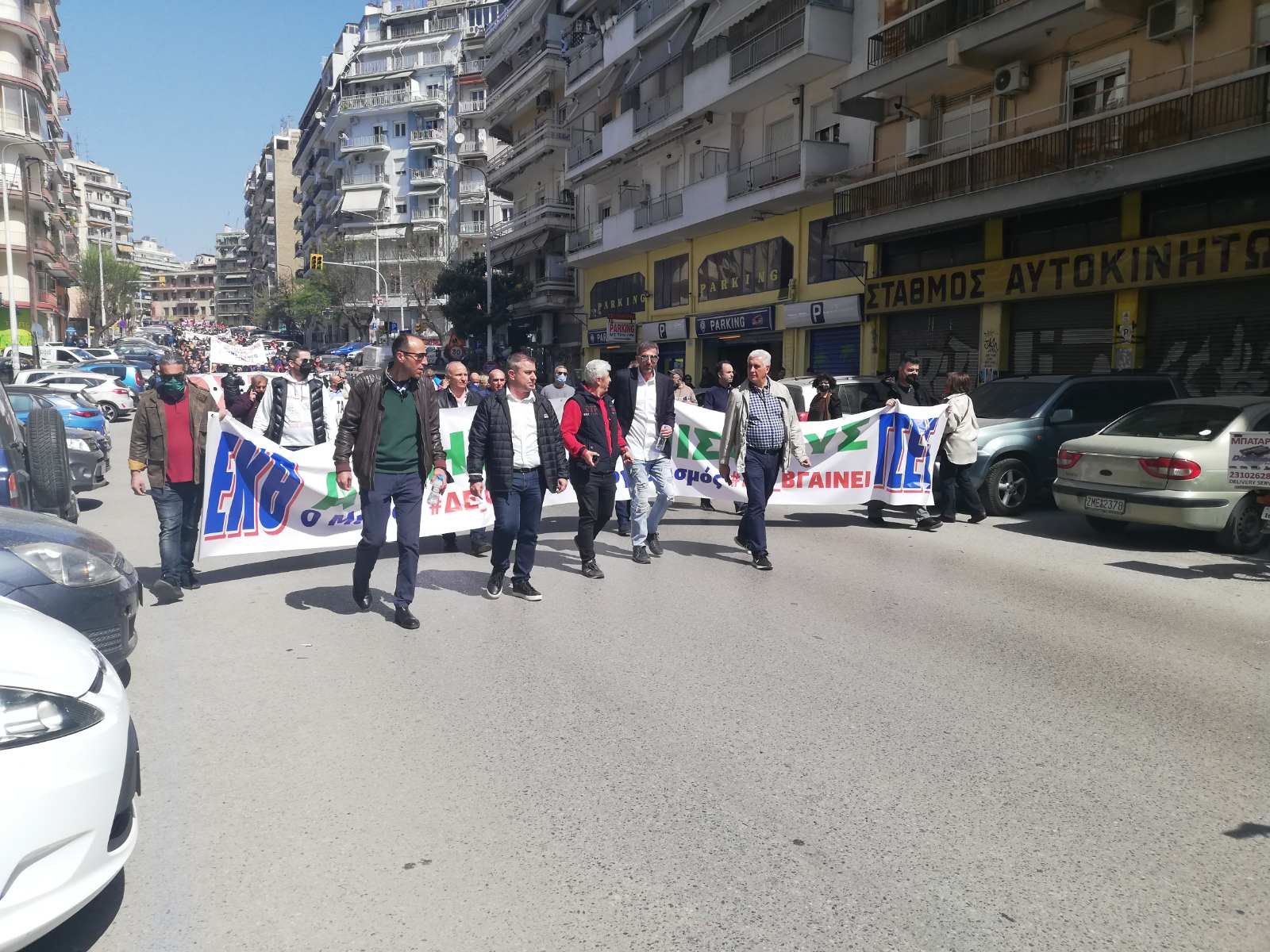 ΤΩΡΑ: Πορεία της ΓΣΕΕ στο κέντρο της Θεσσαλονίκης(video)