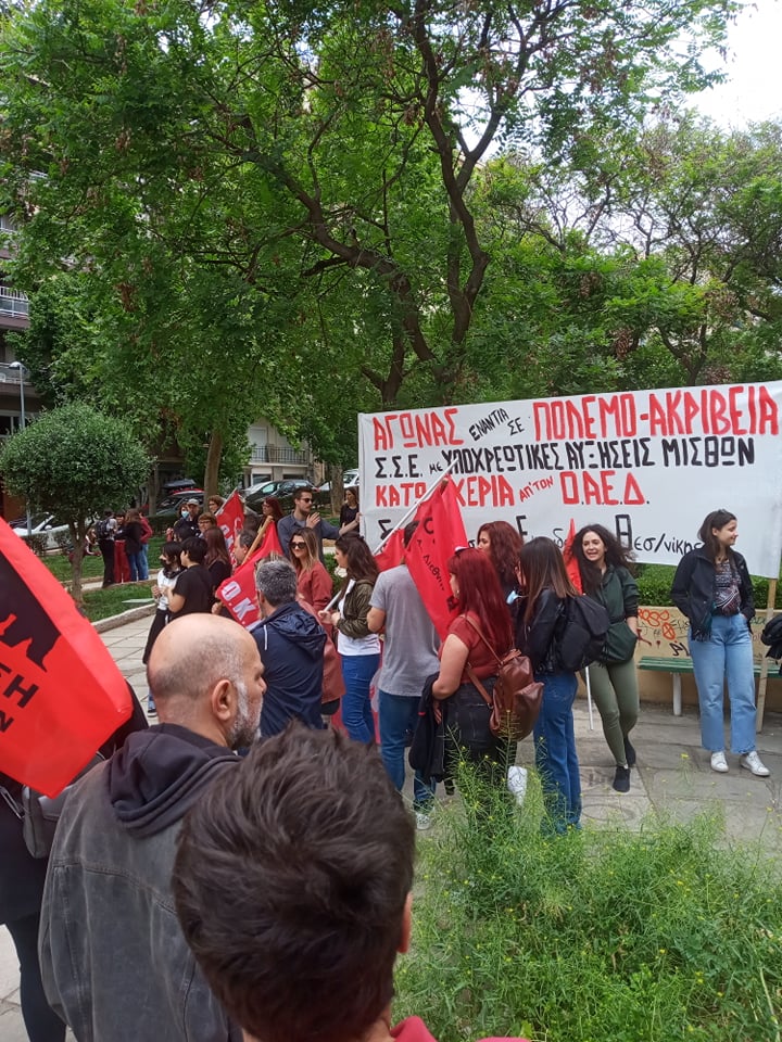 Τώρα: Κατάθεση στεφάνου στο μνημείο του εργάτη (vids-pic)