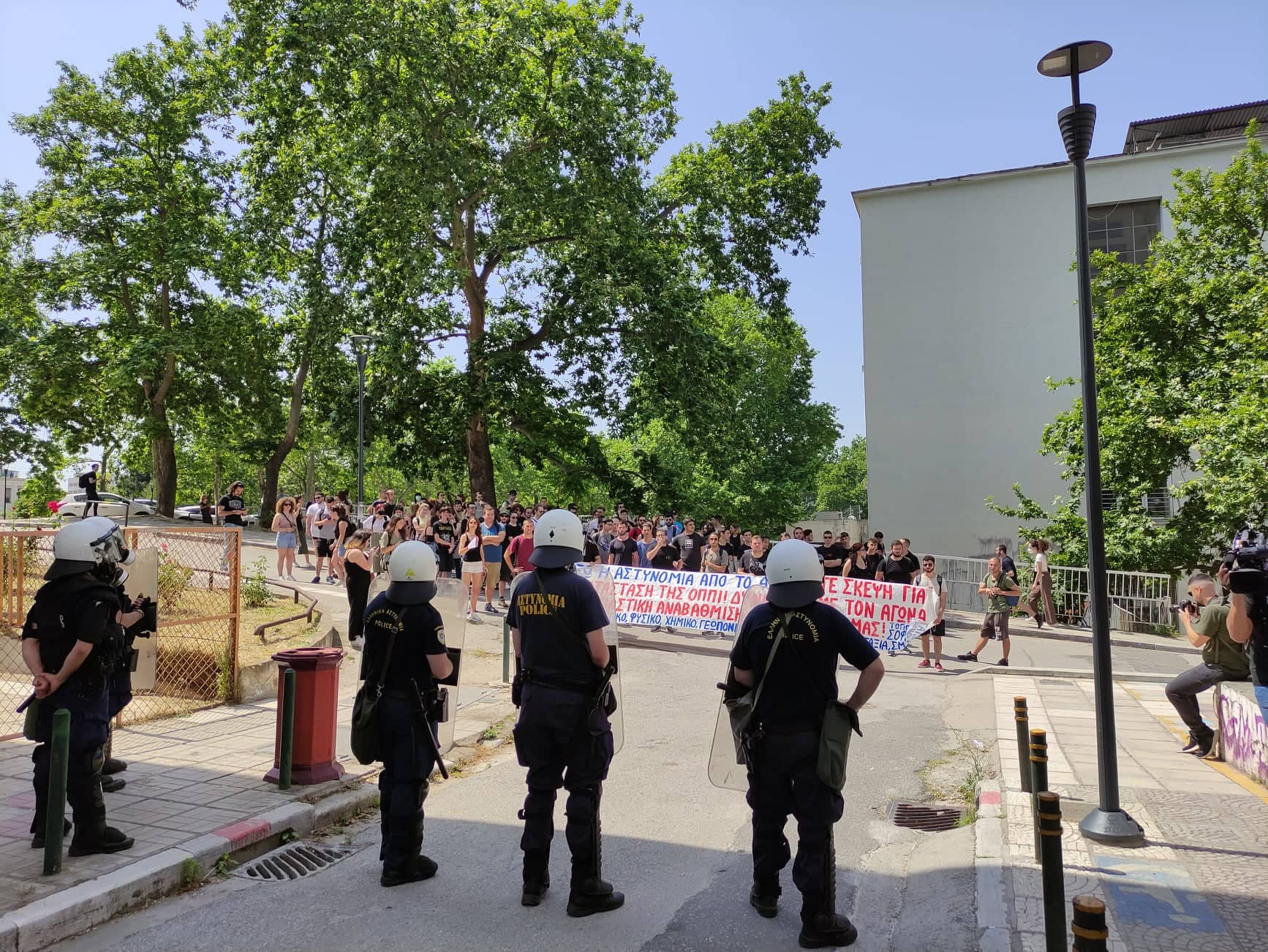 Θεοδωρικάκος: Η αντιπολίτευση να σταματήσει την πολιτική κάλυψη στους μπαχαλάκηδες