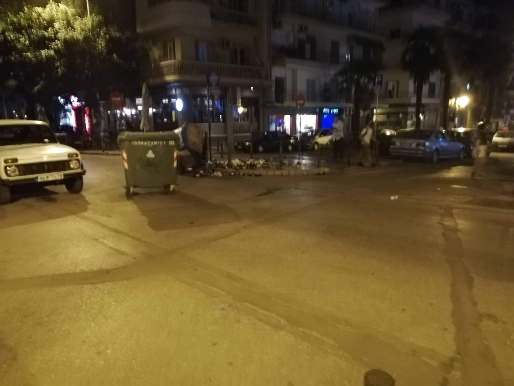 Στην Εγνατία μεταφέρθηκαν τα επεισόδια – Χαμός με μολότοφ και χημικά