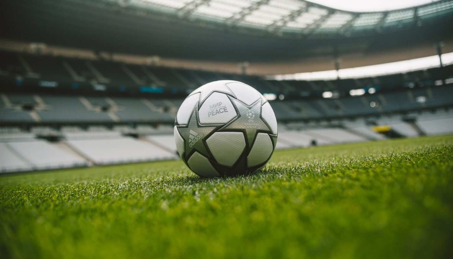 Το αντιπολεμικό μήνυμα στη μπάλα του τελικού του Champions League (pic)