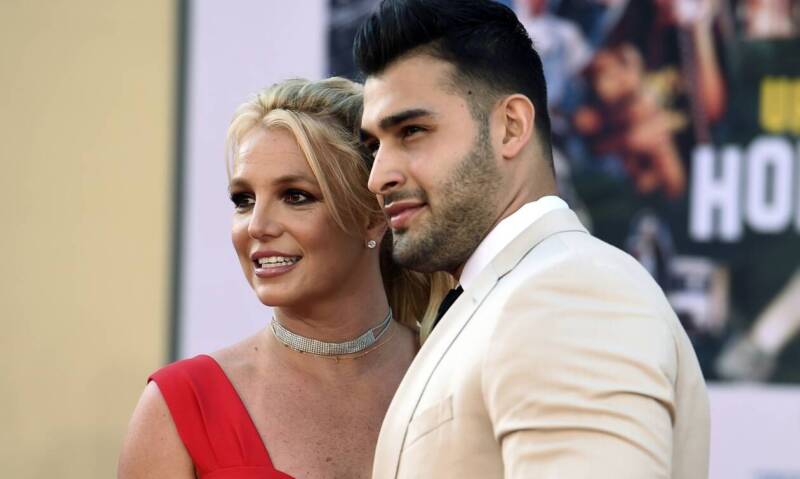 Η Μπρίτνεϊ Σπίαρς ανακοίνωσε ότι απέβαλε – Συντετριμμένοι η διάσημη τραγουδίστρια και ο σύντροφος της