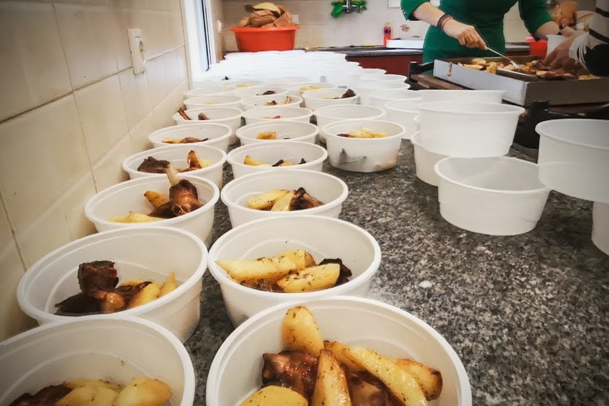 Θέμα theopinion: Σοκάρουν οι αριθμοί των πολιτών που συμμετέχουν στα συσσίτια 