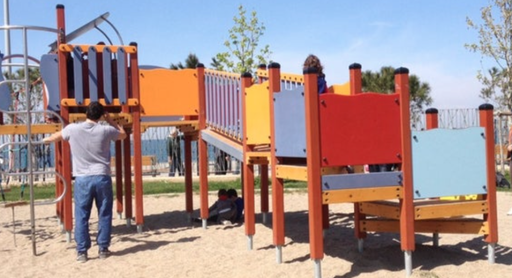 Θεσσαλονίκη: Κινείται νομικά η μητέρα της 8χρονης για το ατύχημα στην παιδική χαρά