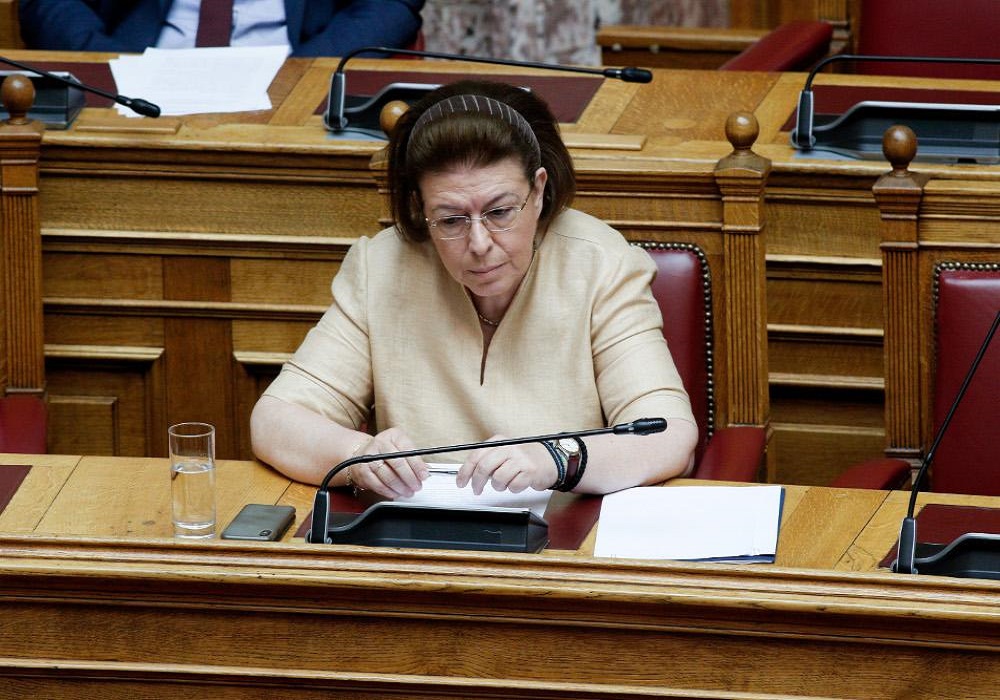 Μενδώνη για Αδαμάκη: «Συνώνυμο της ελευθερίας, δεν επέλεξε την ευκολία της τυποποίησης»