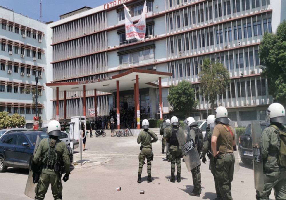 ΕΣΔΕΠ: Αστυνομικοί με πολιτικά σε συνδικαλιστικές συναντήσεις στο ΑΠΘ – Κάλεσμα για «κοινό μέτωπο»