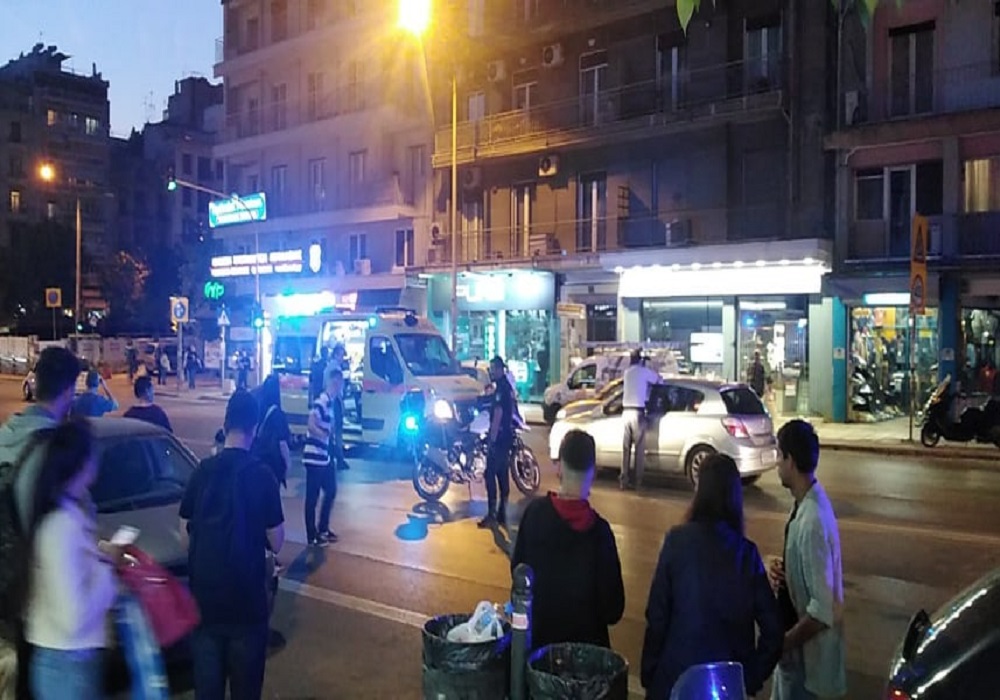 Θεσσαλονίκη: Σύγκρουση ΙΧ με μηχανάκι στο κέντρο – Δύο τραυματίες (φωτο)