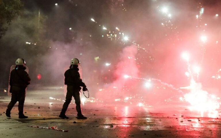 Επεισόδια τα ξημερώματα έξω από το ΑΠΘ