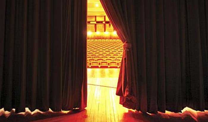 παραστάσεις,