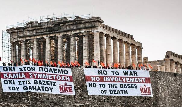 Υπουργείο Πολιτισμού για το πανό του ΚΚΕ στην Ακρόπολη: Παραβίασαν με λοστούς την κεντρική πύλη