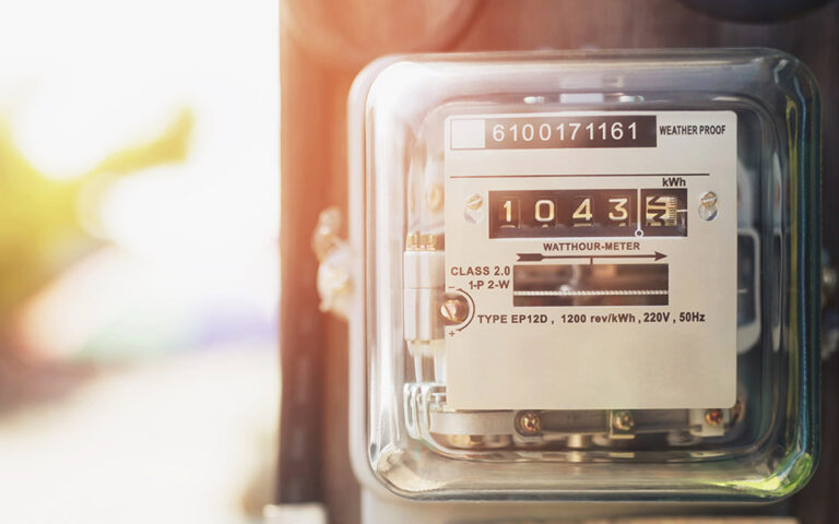 Ηλεκτρικό ρεύμα: Έρχεται πλαφόν στη χονδρική αγορά