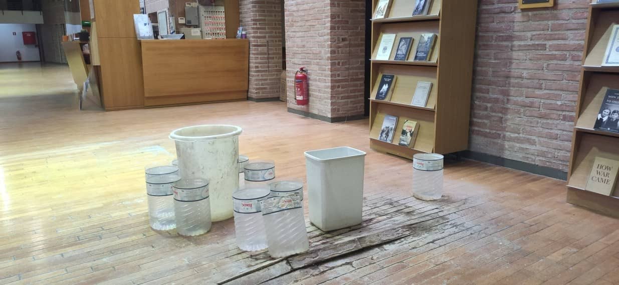 ΑΠΘ: Σε… πισίνα μετατράπηκε η κεντρική βιβλιοθήκη (pics)