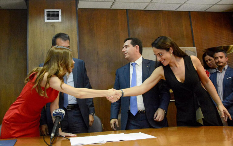 Δόμνα Μιχαηλίδου σε Έφη Αχτσιόγλου – «Έχω πιο χοντρά μπράτσα»