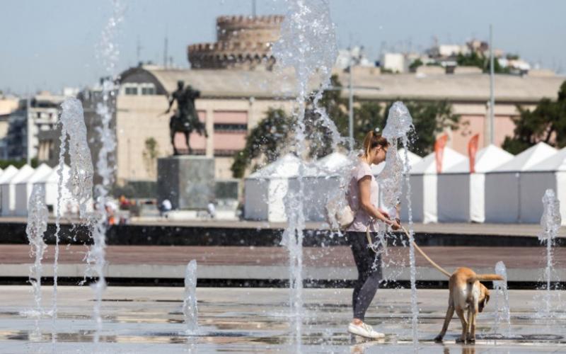Θεσσαλονίκη: Εκτόξευση στις πωλήσεις εμφιαλωμένου νερού λόγω καύσωνα