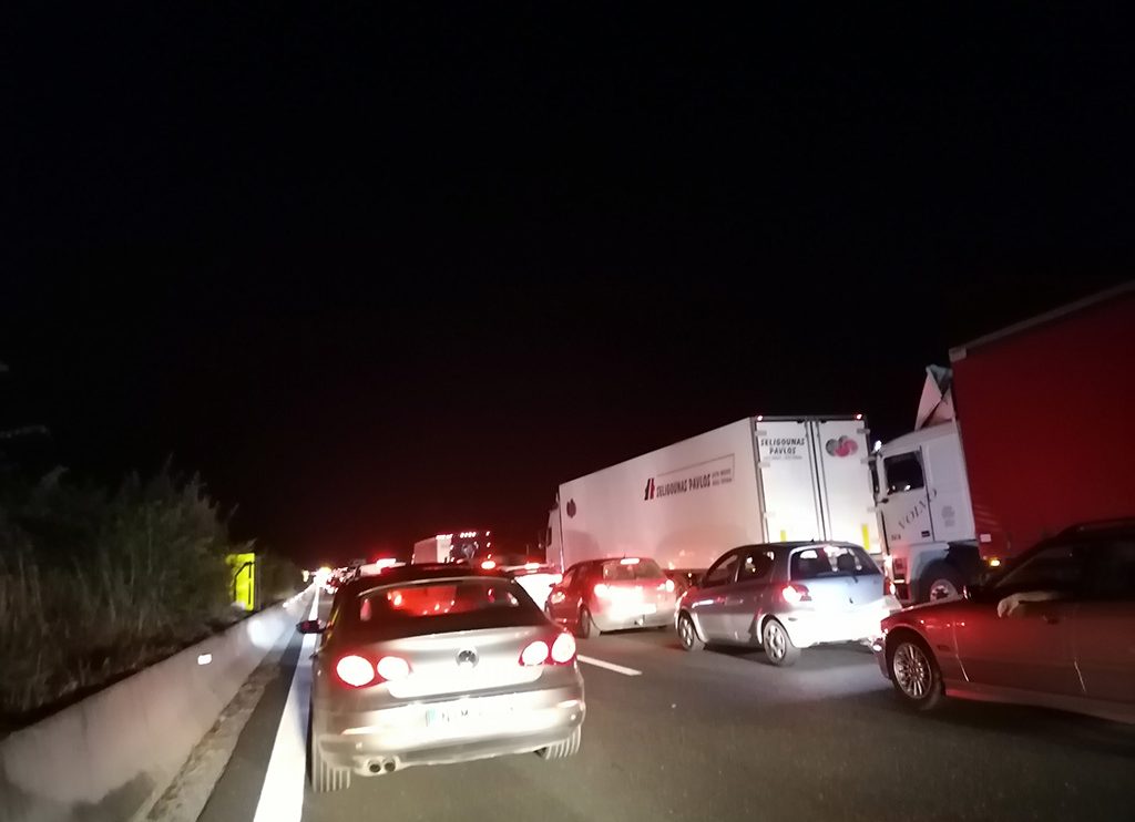 Ξεσηκώθηκε η Πιερία: Στοπ στα έργα στην εθνική οδό λόγω τουρισμού