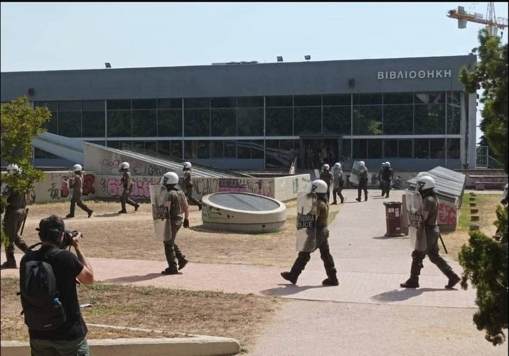 Αυτή είναι η παλιά βιβλιοθήκη που δεν «καίει» την κυβέρνηση