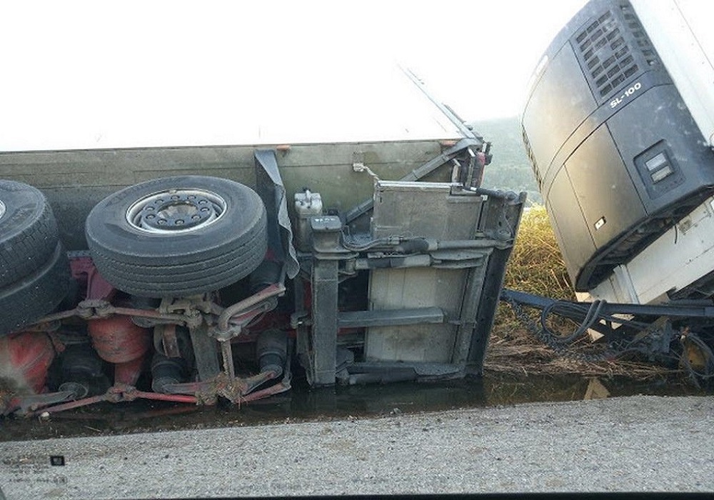 Τροχαίο με εκτροπή φορτηγού στη Χαλκιδική
