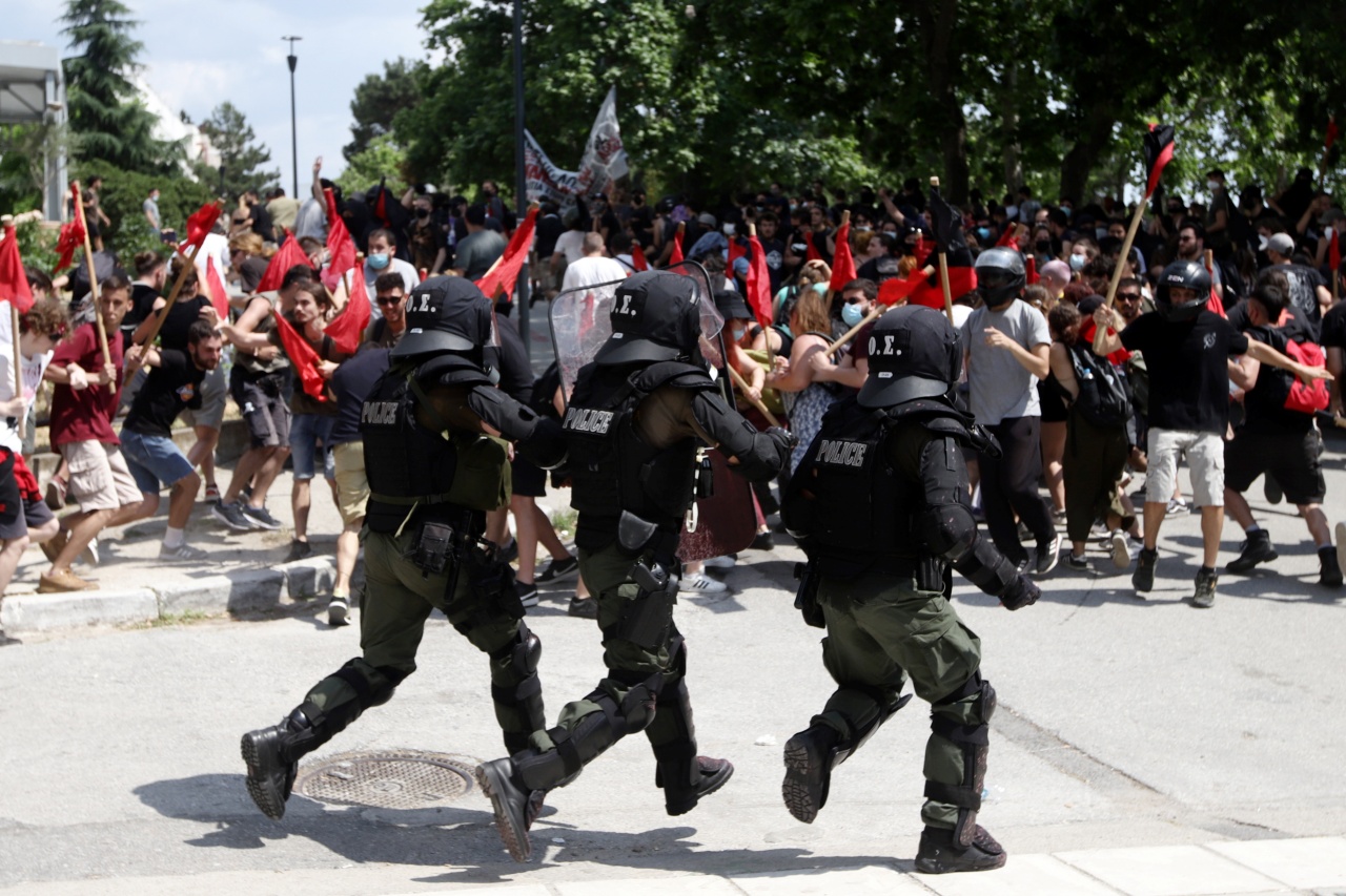 Θεοδωρικάκος: Τα ΜΑΤ θα παραμείνουν στο ΑΠΘ για όσο χρειαστεί