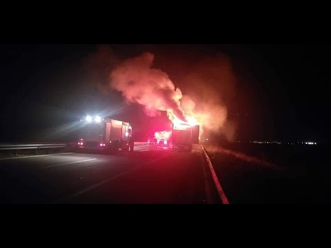 Νταλίκα κάηκε στην Εγνατία οδό (vid)