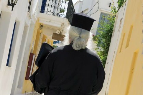 Ταξιτζής καταγγέλλει ιερέα για σεξουαλική παρενόχληση!