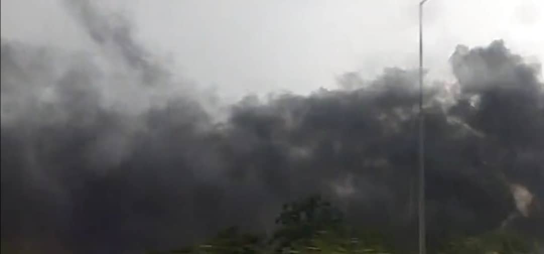 Πριν από λίγο : Φωτιά στην Εθνική οδό – Πλησίον του Γαλλικού ποταμού (VID)