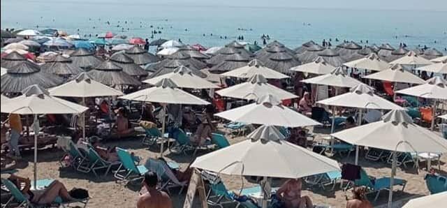 «Πλημμύρισαν» με κόσμο και σήμερα οι παραλίες της Χαλκιδικής (ΦΩΤΟ)