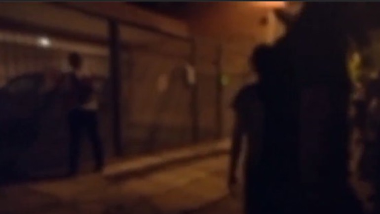 Μέλη του Ρουβίκωνα έκαναν παρέμβαση στο σπίτι του Δημήτρη Λιγνάδη (VIDEO)