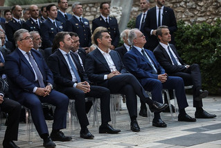 Μητσοτάκης στη δεξίωση: Ούτε εκλογές θα γίνουν ούτε ανασχηματισμός