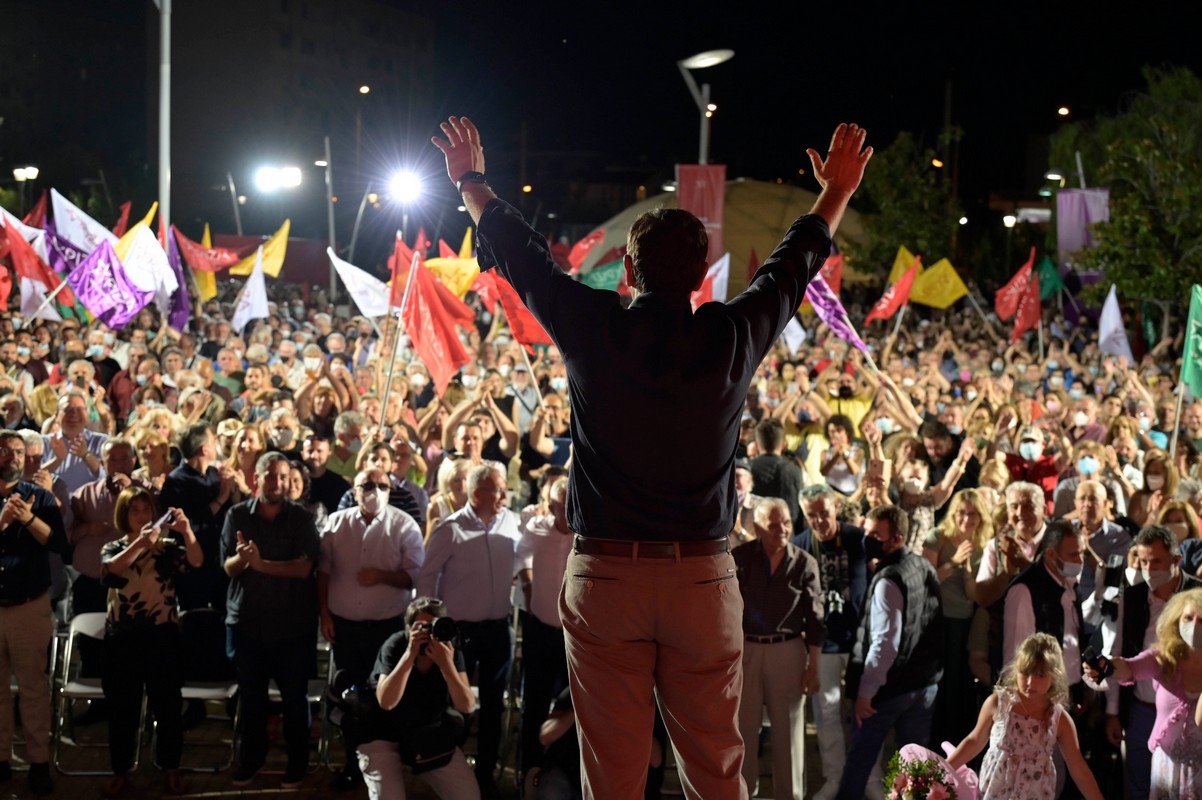 Ο Τσίπρας χτίζει, οι Βερναρδάκηδες γκρεμίζουν