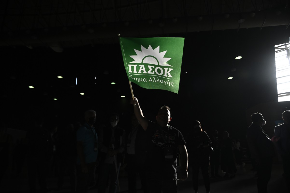 ΠΑΣΟΚ: 51 Χρόνια μετά… Κανείς δεν μπορεί να το γκρεμίσει